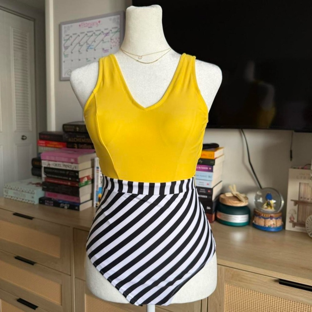 cupshe yellow & striped one piece swimsuit